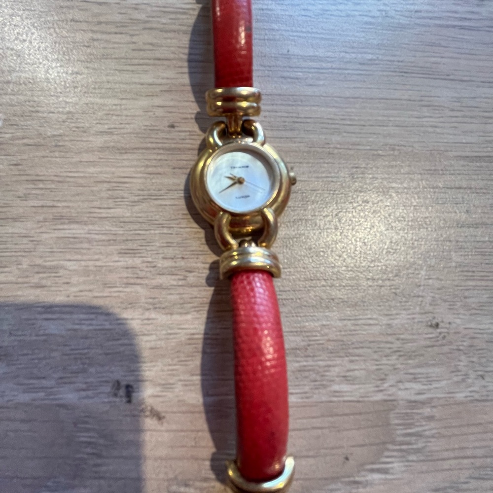 TECHNOS LUXOR VINTAGE WATCH WOMENS, pearl face, needs cleaning and battery
